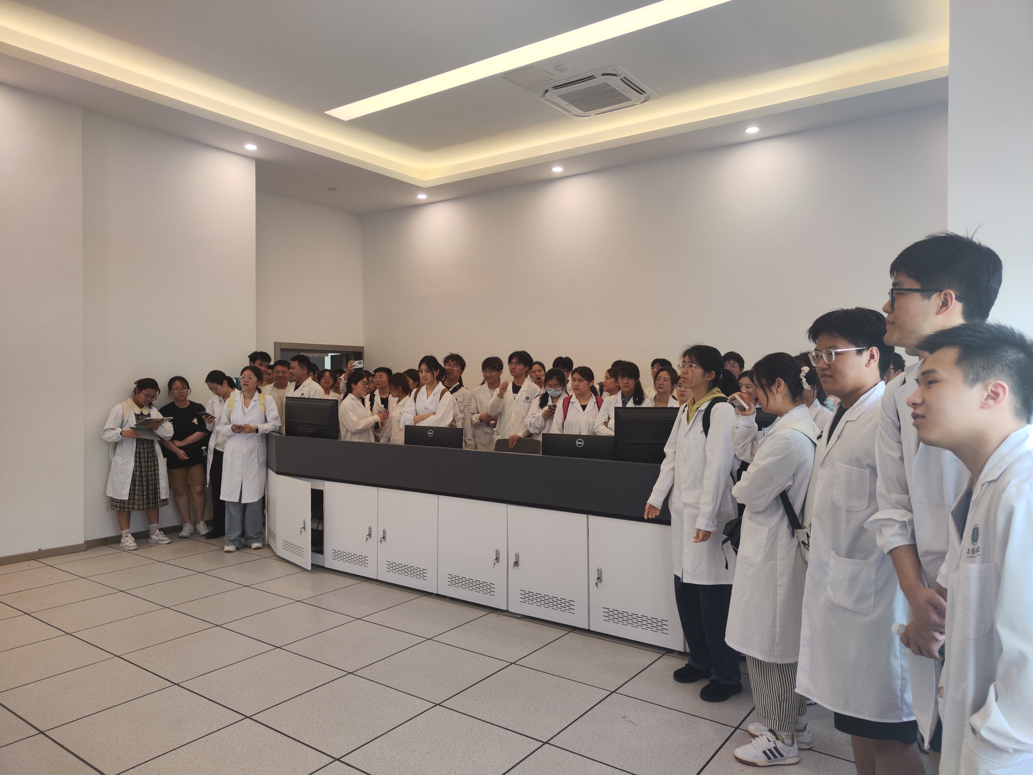 1748400400186945.jpg 1748400400186945.jpg